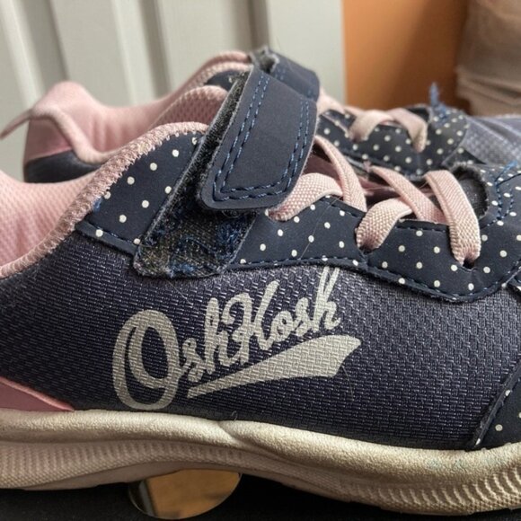 Oshkosh sneakers for kids size 3 youth - Picture 2 of 5
